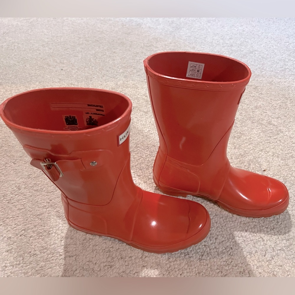 Orange short Hunter books.